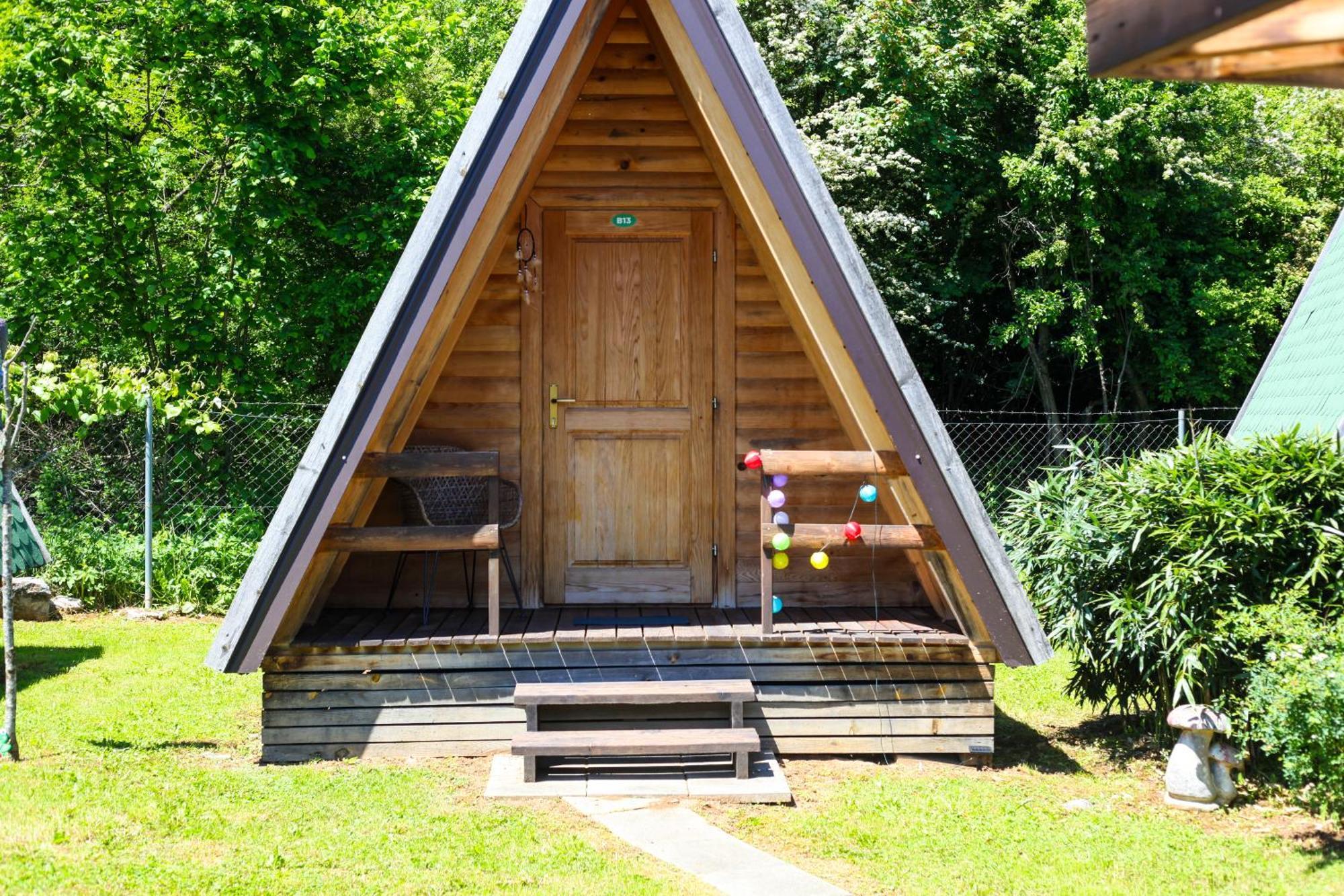 Rooms & Glamping Lana Haus Licko Petrovo Selo Exterior photo